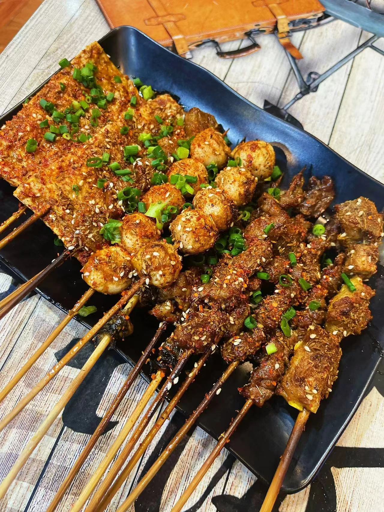 周际老师傅烧烤加盟费多少钱(图1)