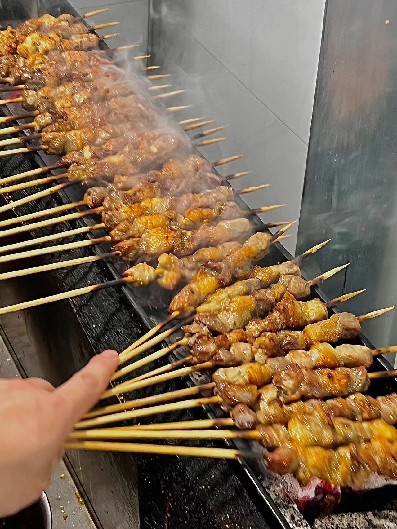 烧烤店加盟费大揭秘：2025年开一家“网红烧烤店”